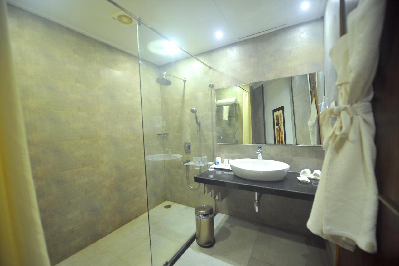 Pipul Padmaja Premium Hotel ブバネーシュワル エクステリア 写真