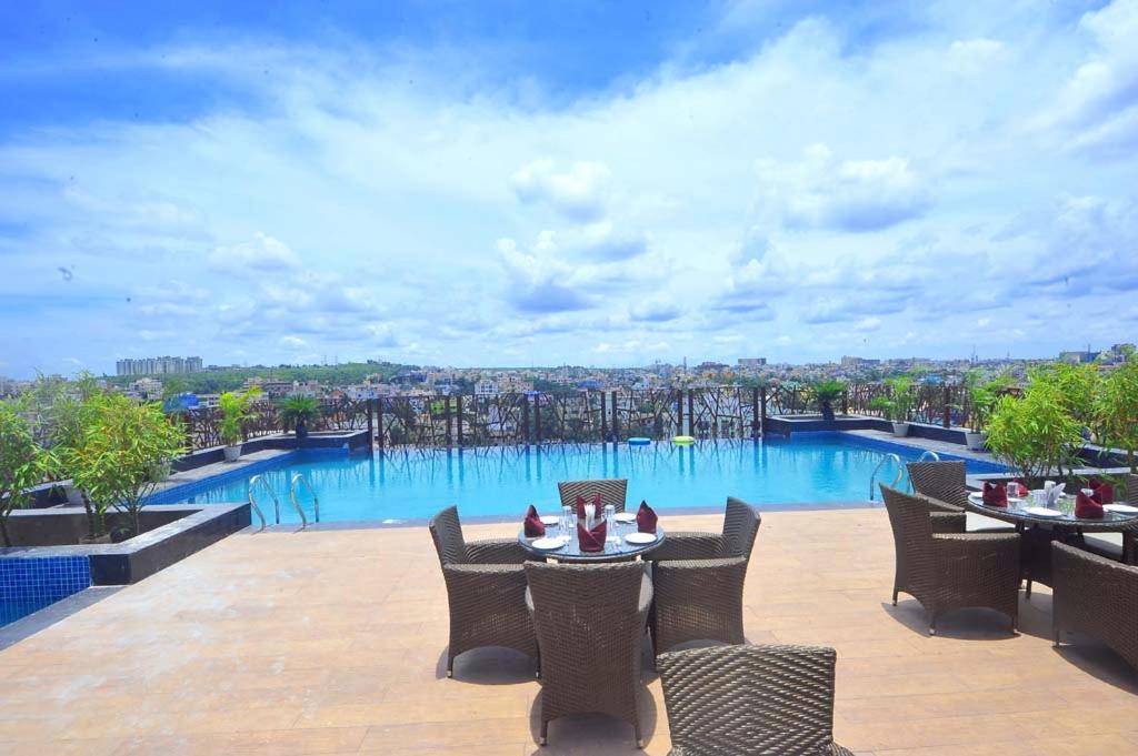 Pipul Padmaja Premium Hotel ブバネーシュワル エクステリア 写真