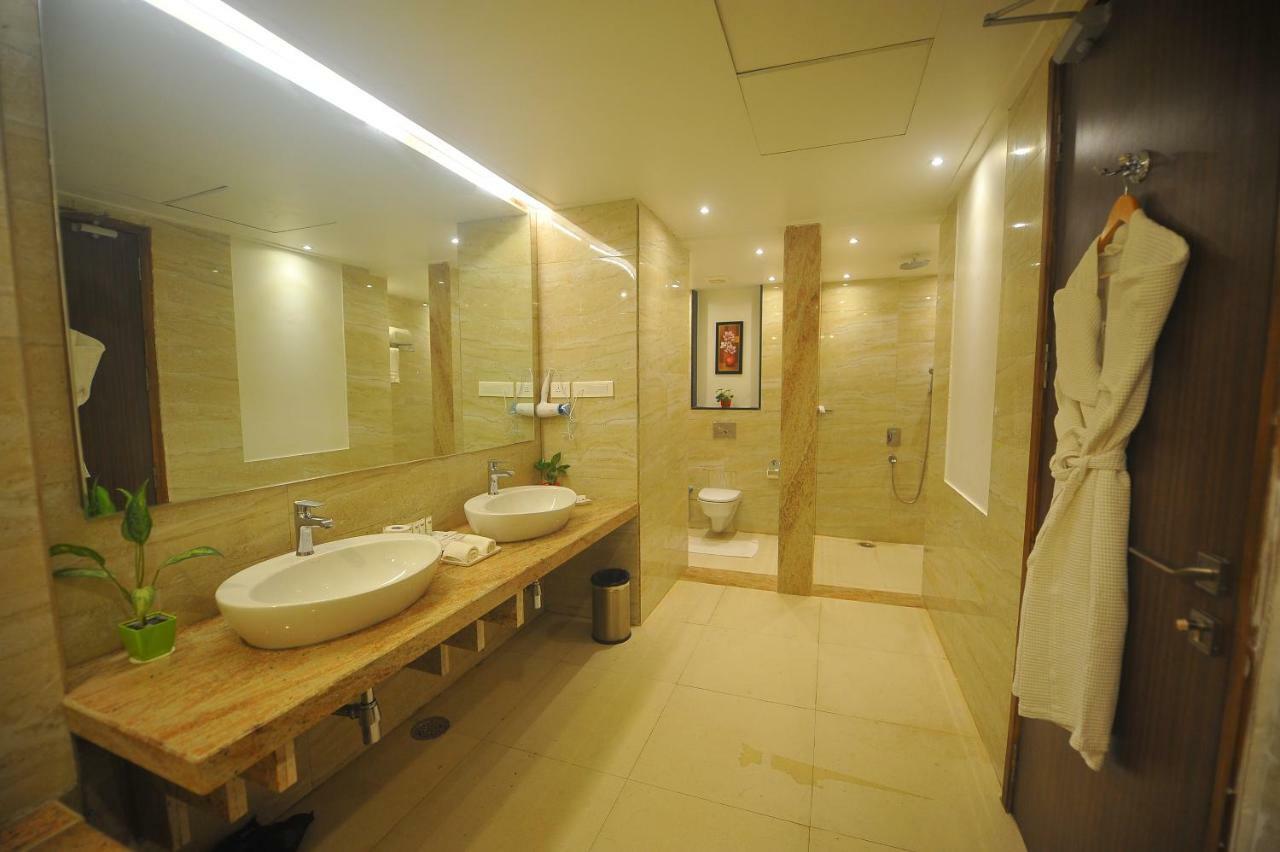 Pipul Padmaja Premium Hotel ブバネーシュワル エクステリア 写真