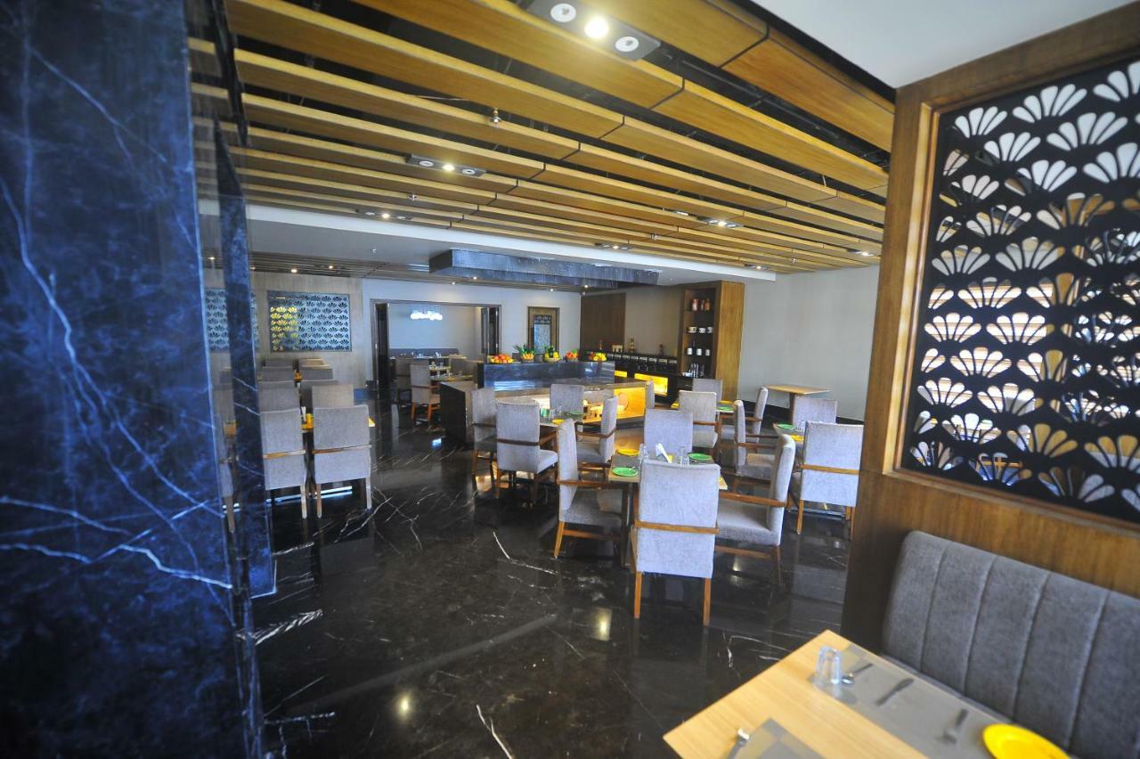 Pipul Padmaja Premium Hotel ブバネーシュワル エクステリア 写真