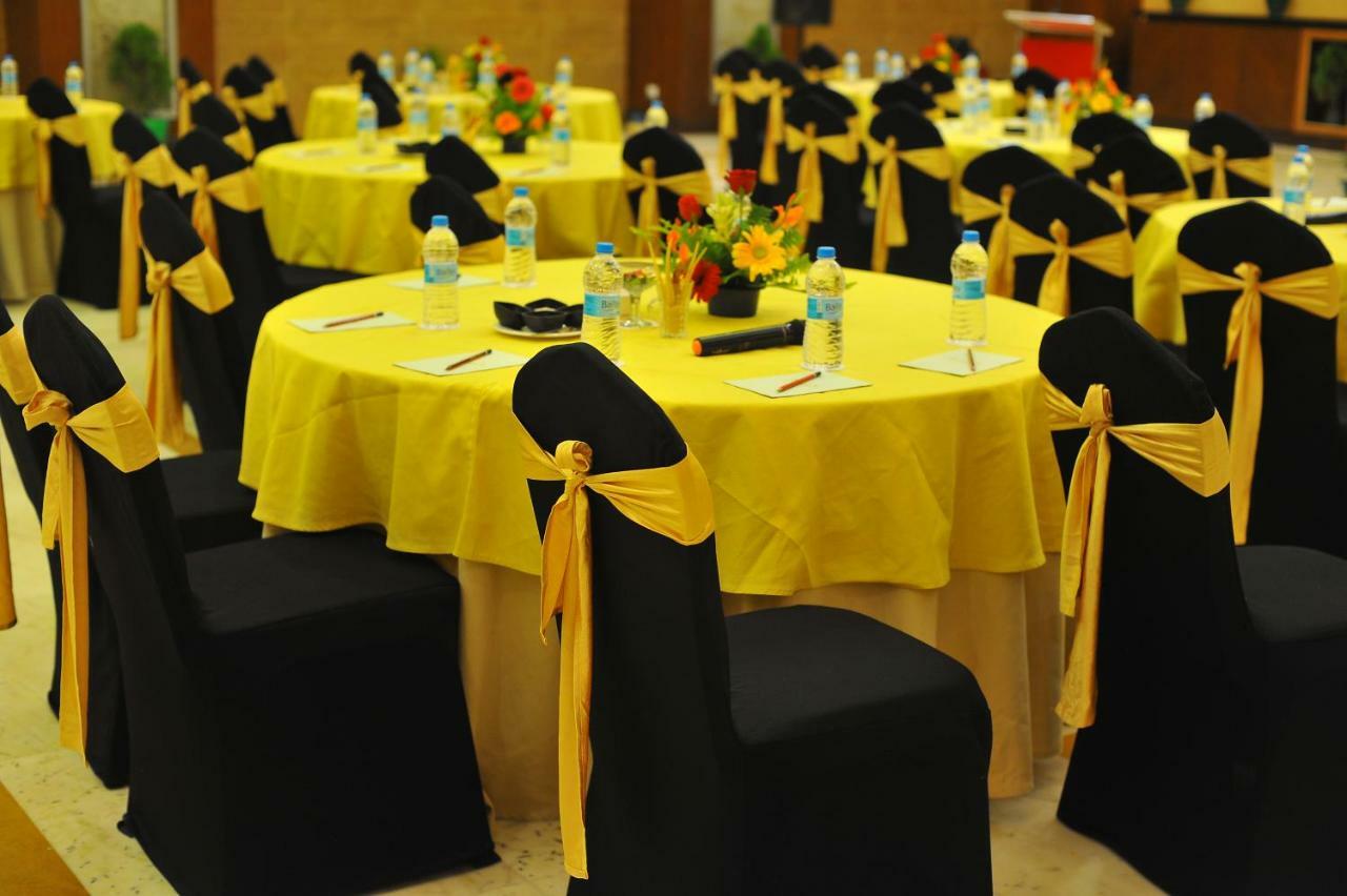 Pipul Padmaja Premium Hotel ブバネーシュワル エクステリア 写真