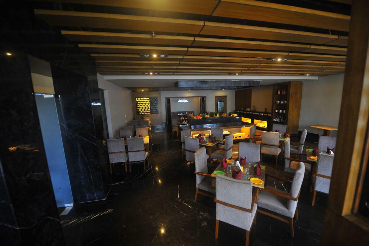 Pipul Padmaja Premium Hotel ブバネーシュワル エクステリア 写真