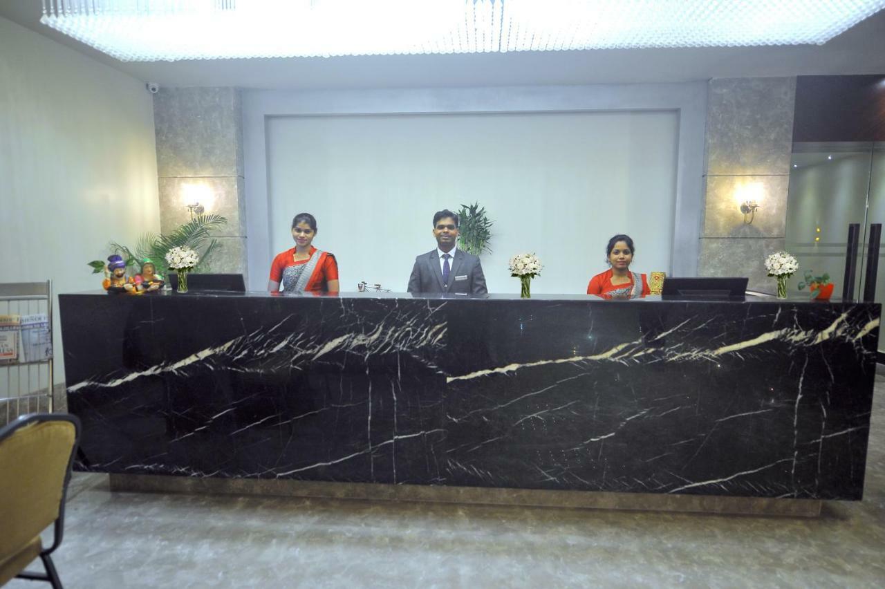 Pipul Padmaja Premium Hotel ブバネーシュワル エクステリア 写真