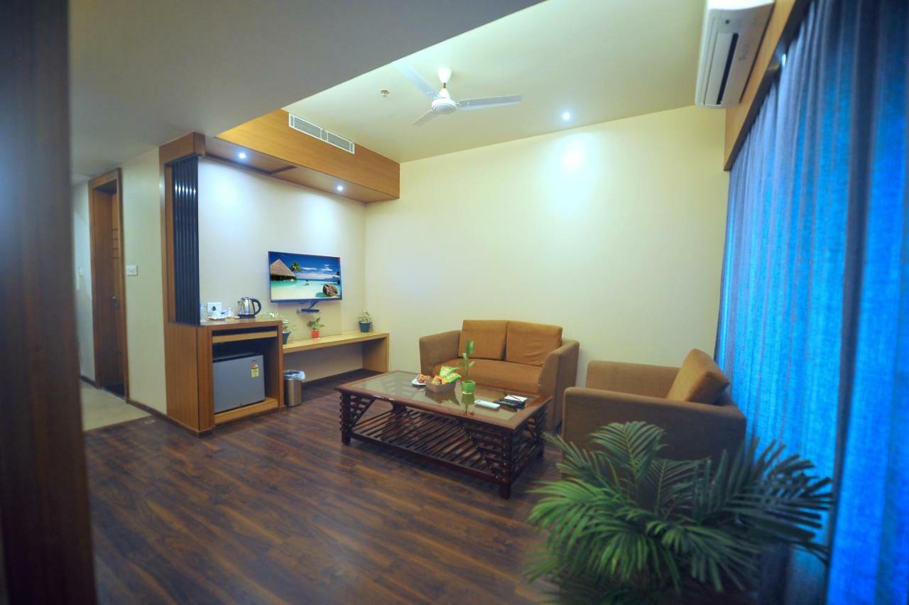 Pipul Padmaja Premium Hotel ブバネーシュワル エクステリア 写真