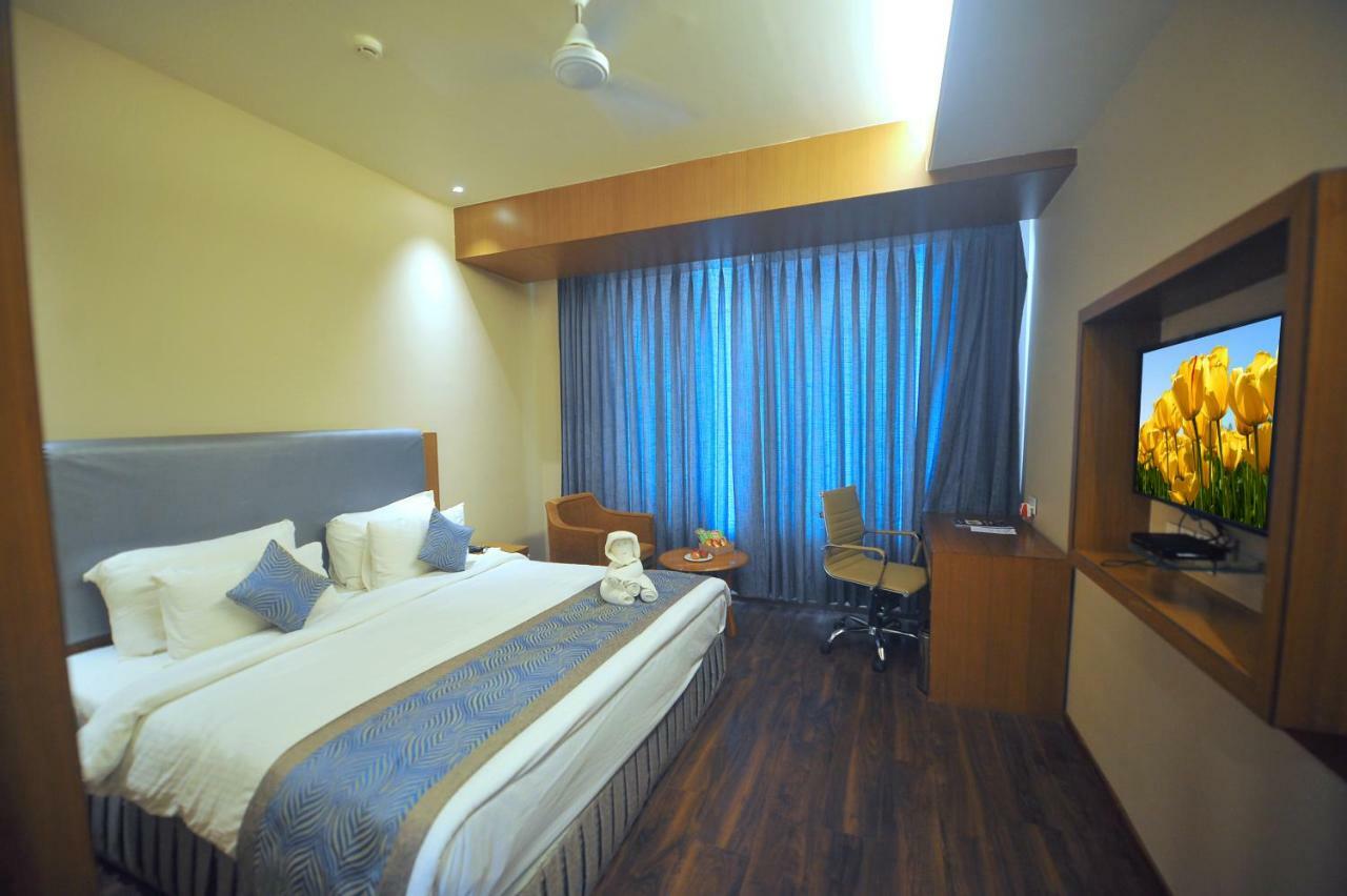 Pipul Padmaja Premium Hotel ブバネーシュワル エクステリア 写真