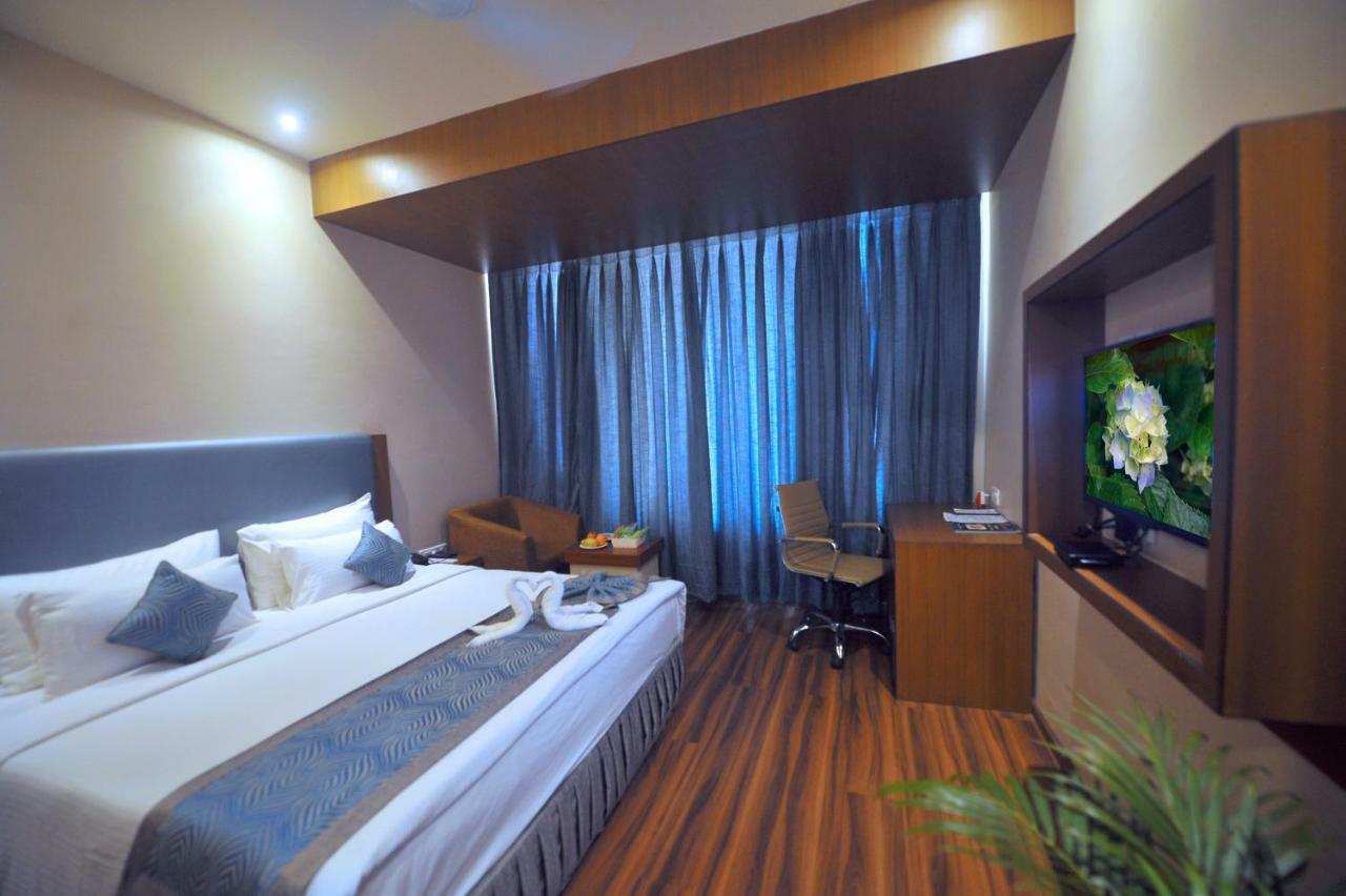 Pipul Padmaja Premium Hotel ブバネーシュワル エクステリア 写真