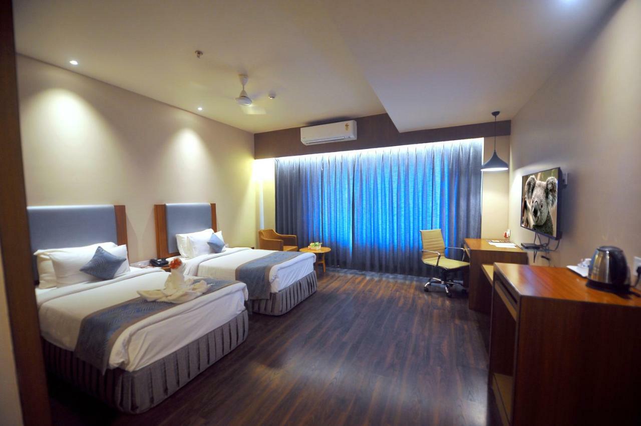 Pipul Padmaja Premium Hotel ブバネーシュワル エクステリア 写真