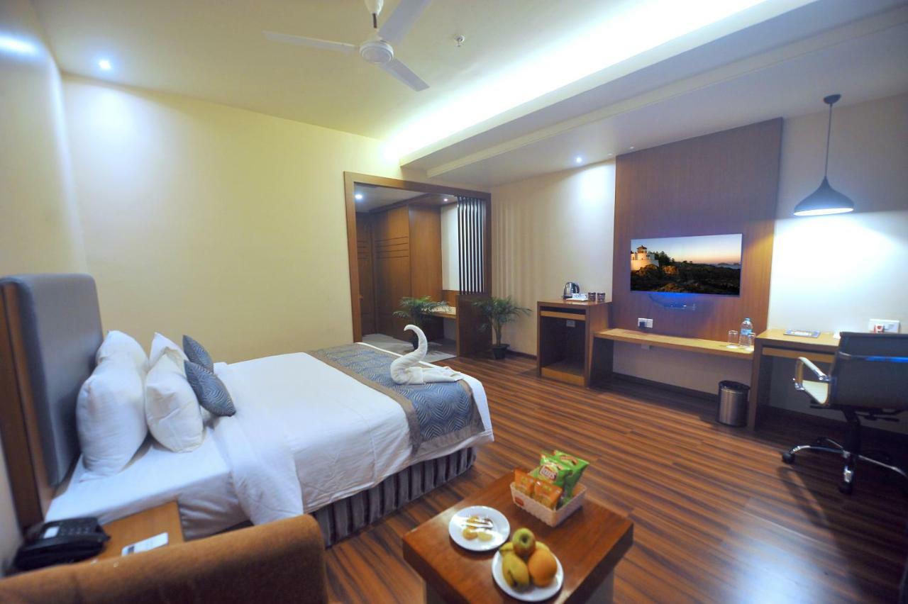 Pipul Padmaja Premium Hotel ブバネーシュワル エクステリア 写真